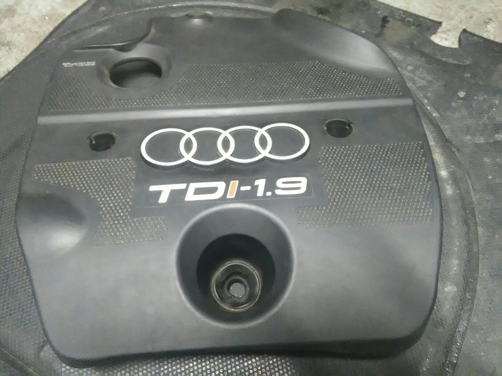 Pokrywa silnika Audi A3 8L 1.9 tdi