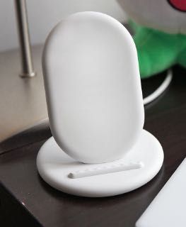 Pixel Stand (1st Gen) – оригінальна бездротова зарядка Google