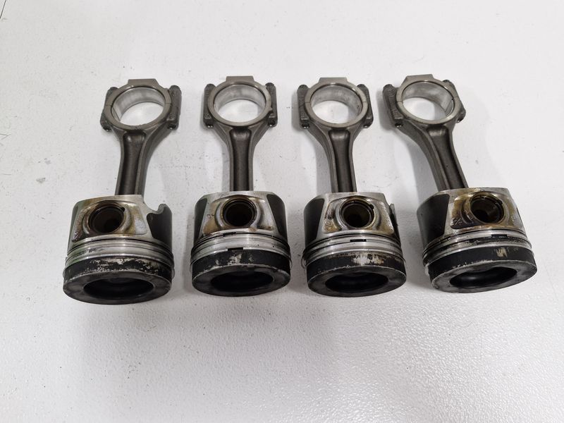 AUDI A4 B7 A6 C6 2.0 TDI TŁOK KORBOWÓD 038J V400