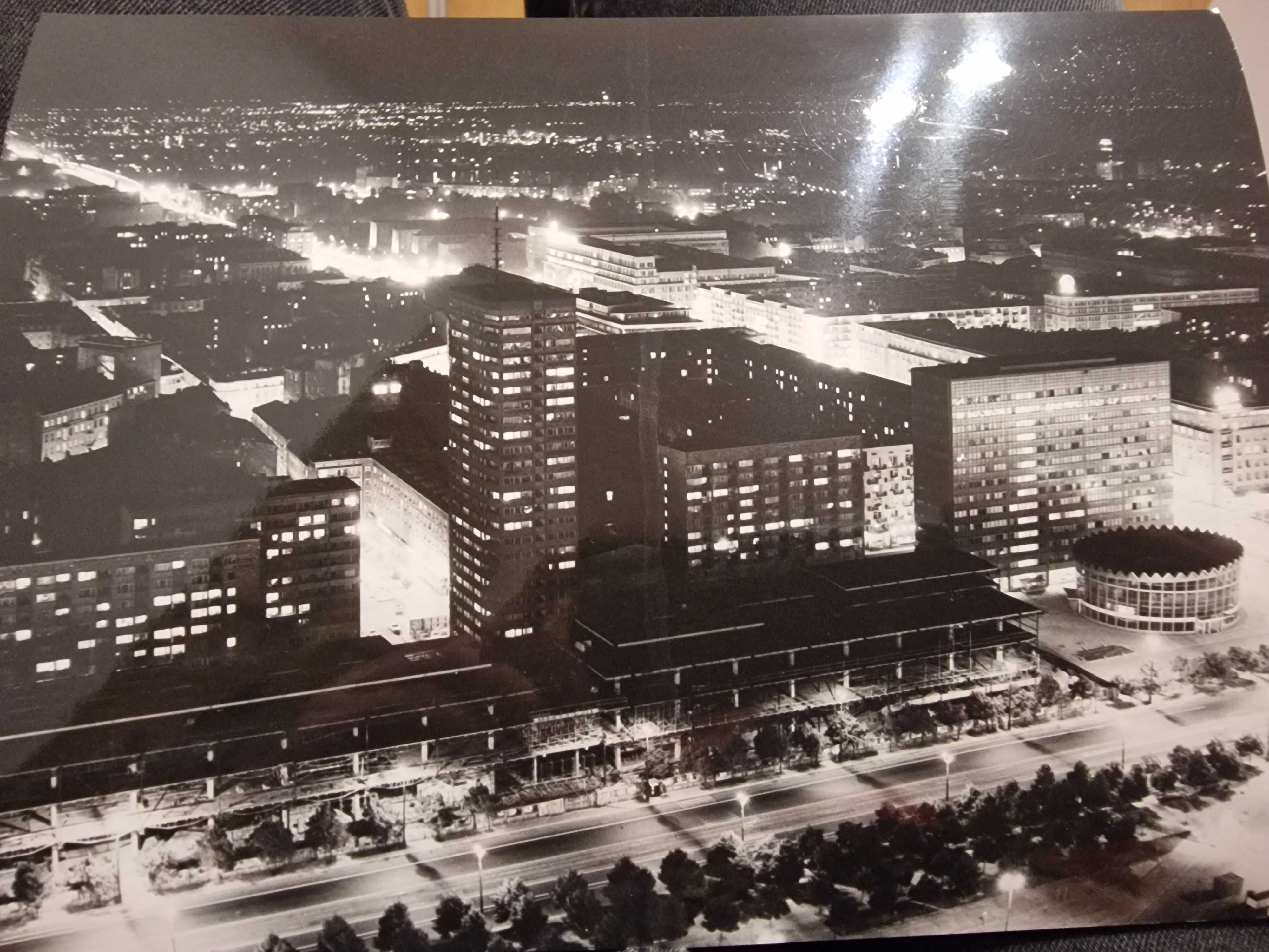 Archiwalne zdjecie Warszawa nocą ulica Marszałkowska rotunda PKO