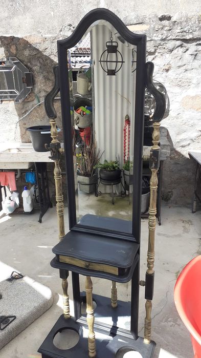 Movel muito antigo de entrada com chapeleira