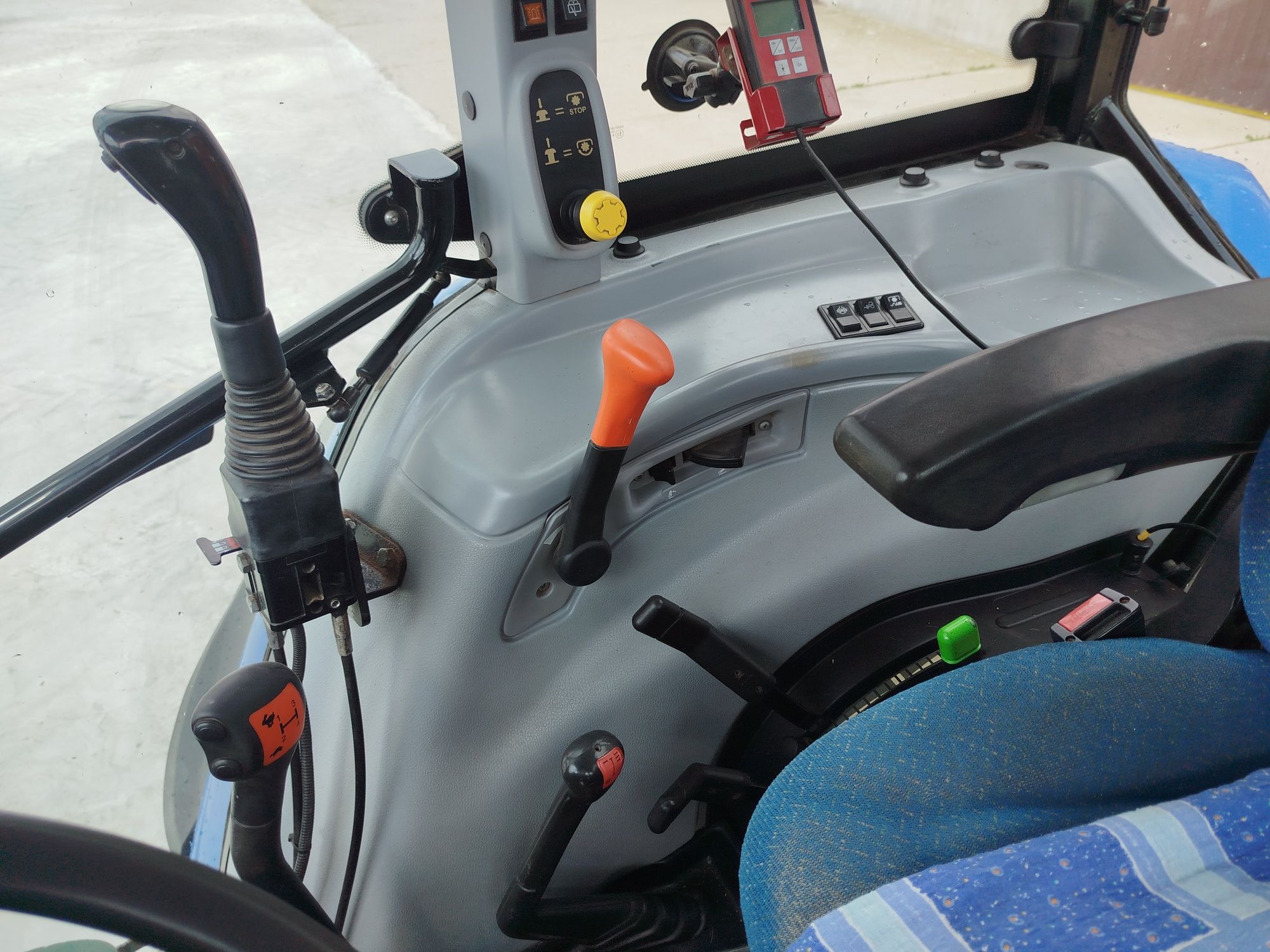 Sprzedam ciągnik New Holland T 5040 z ładowaczem