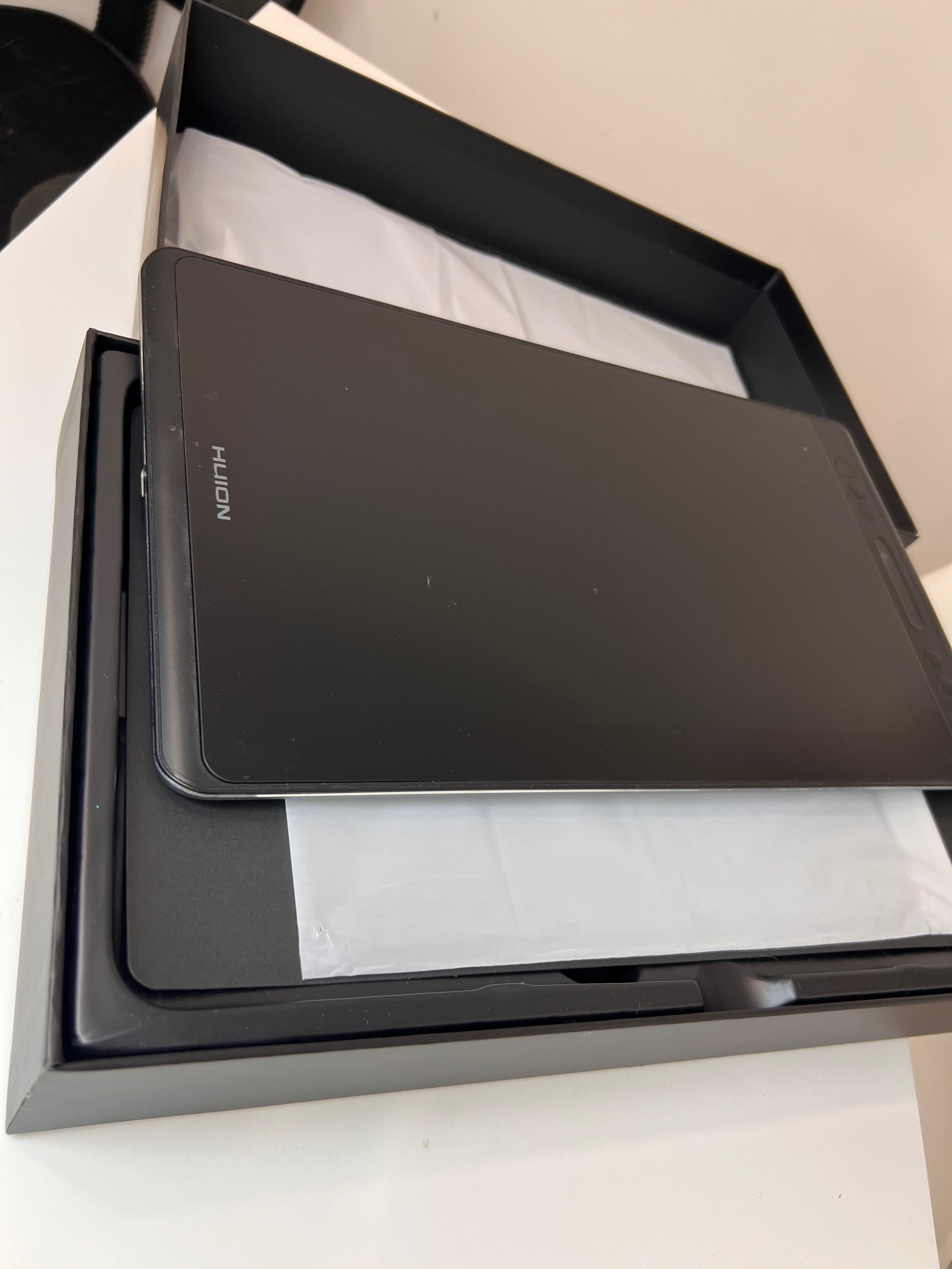 Графічний монітор Huion Kamvas Pro 13