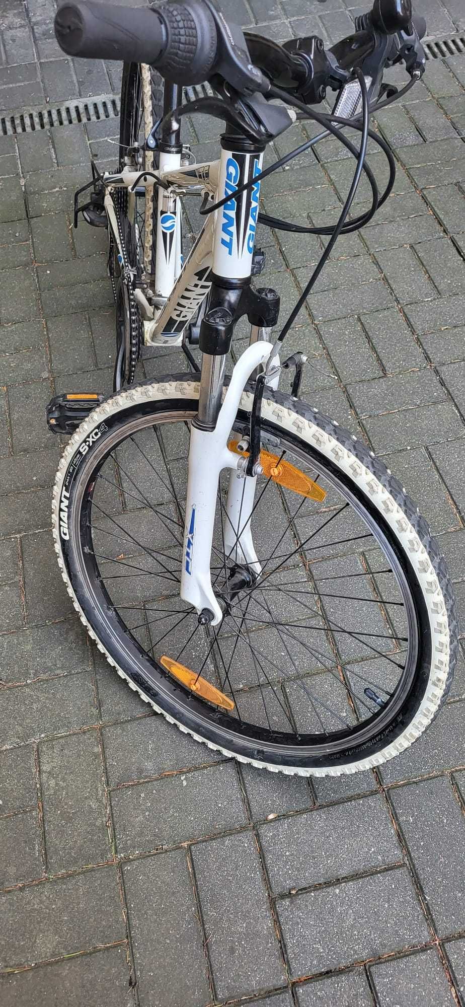 Rower Giant S-XO4 XTC z kołami 24 cali. (Biały dla dzieci i młodzieży)