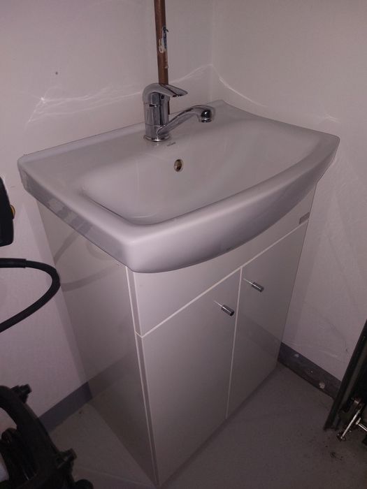 Umywalka z szafką