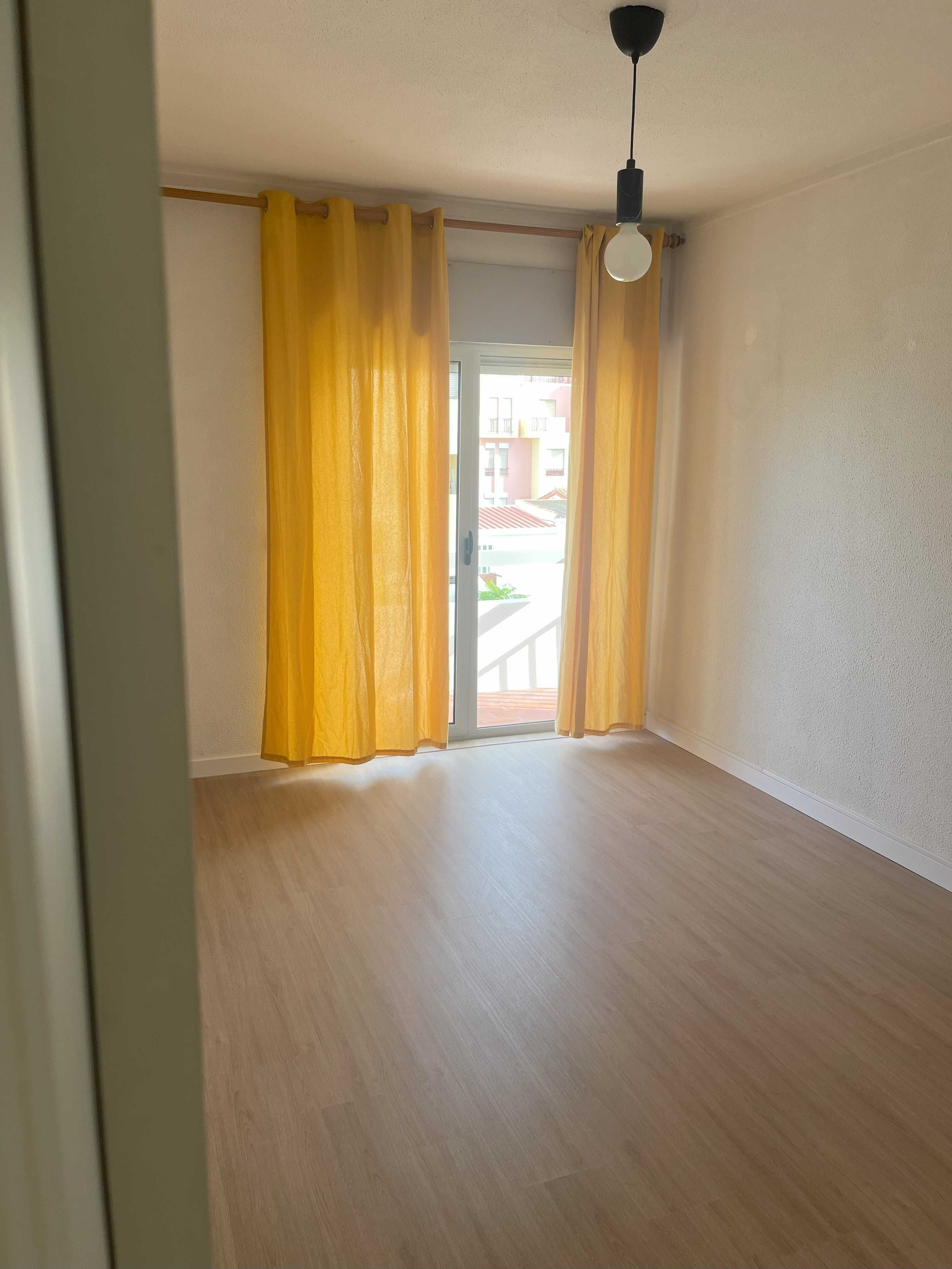 T4 renovado no centro de Faro, 1.º andar com elevador