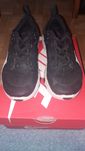 Buty Nike czarne dla dziecka rozmiar 30