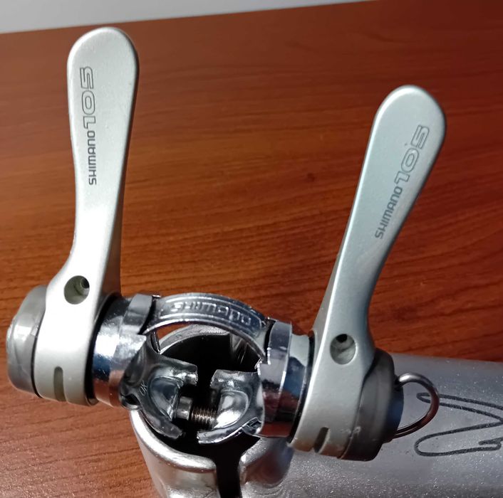 RETRO manetki.Dźwignie przerzutek Shimano 105 SL-1055, /ładny stan/.