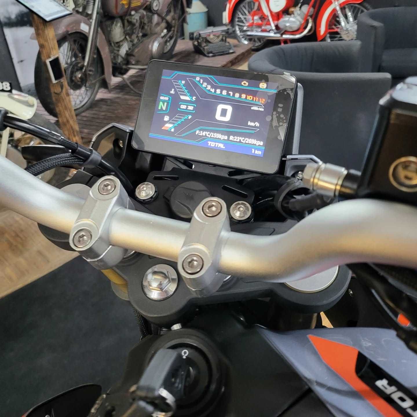 QJ Motor SRK 125s
