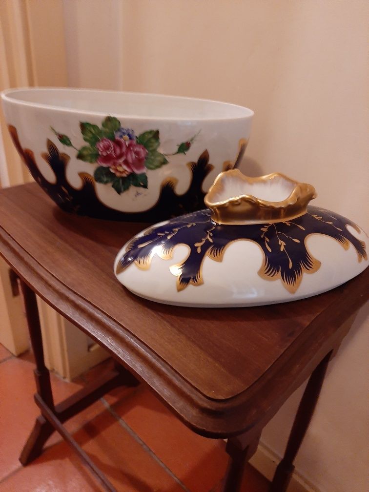 Pote decorativo em porcelana