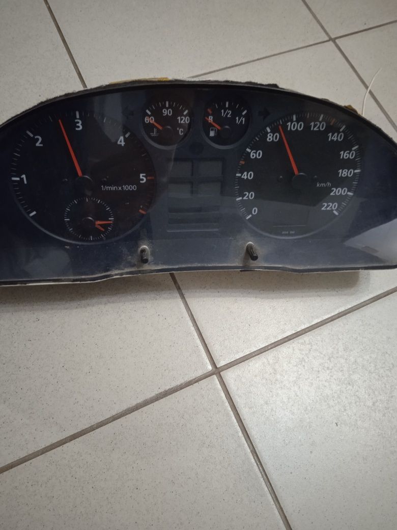 Панель приладів А4 B5 Audi 8D0 919 272
