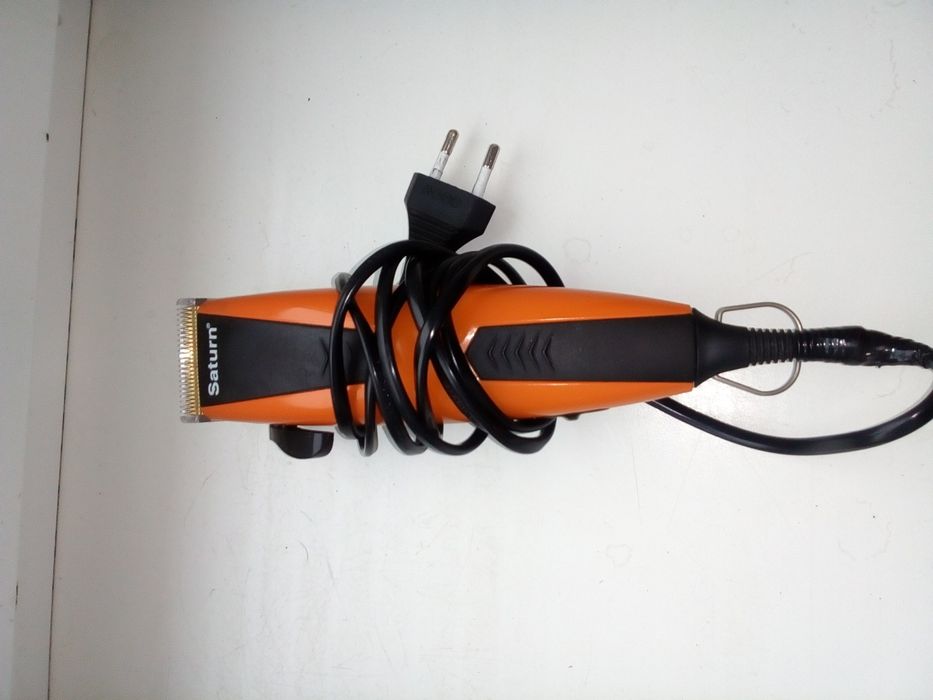 Машинка для стрижки Saturn.