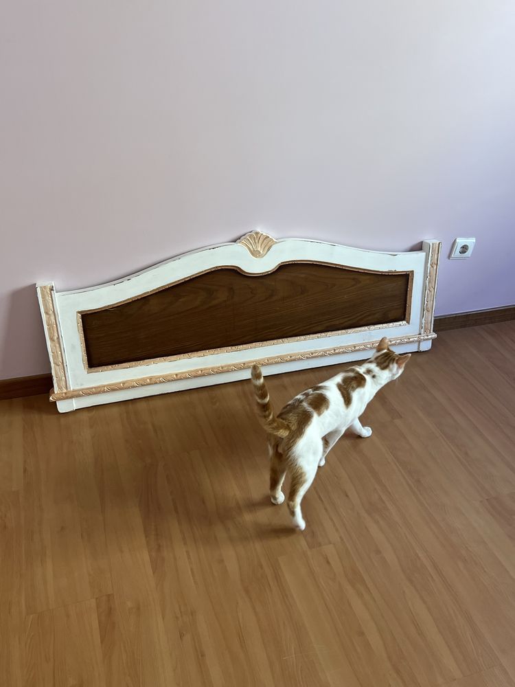 Cabeceira de cama restaurada