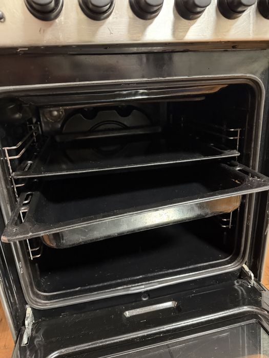 Електроплита з духовкою Ariston,повністю справна, 50х60