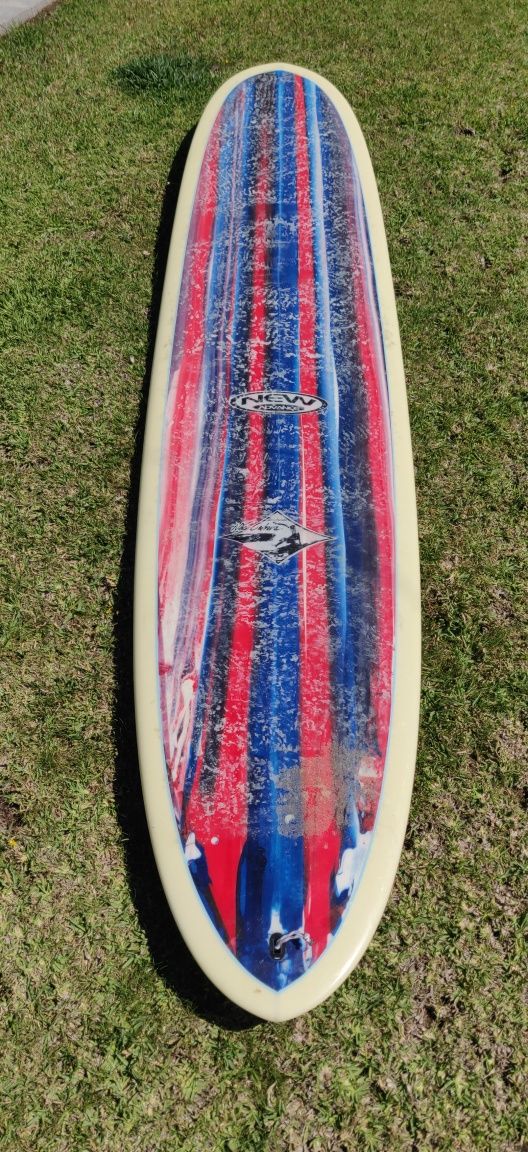 Longboard  semi novo da New Advance. Single fin.