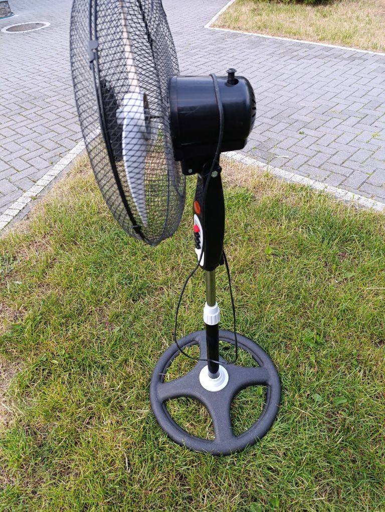 Wiatrak stojący czarny