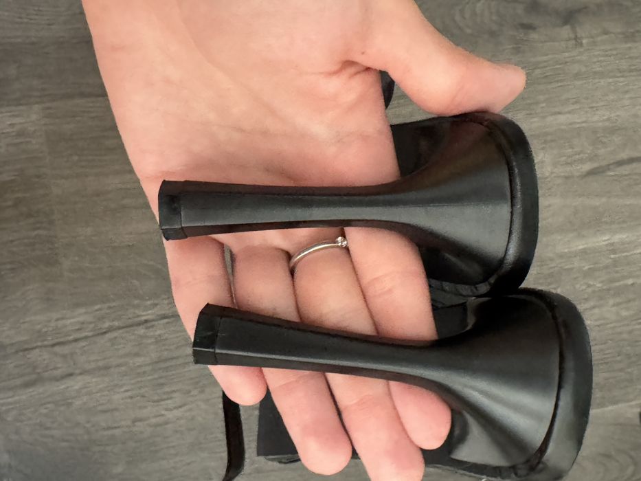 Босоніжки чорні на каблуку шпильці НОВІ