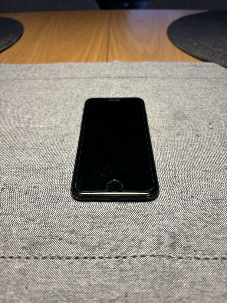 Iphon SE 2020 ( używany )