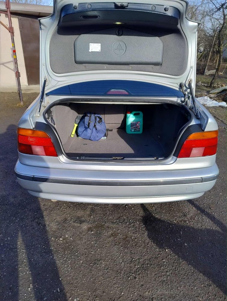 Продам автомобіль BMW E 39.