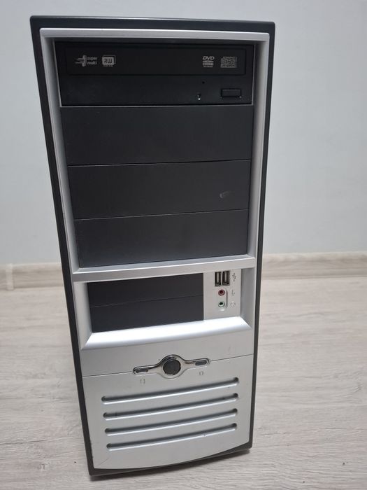 Міцний класичний корпус Midi-Tower з DVD-приводом (чорний/сріблястий)