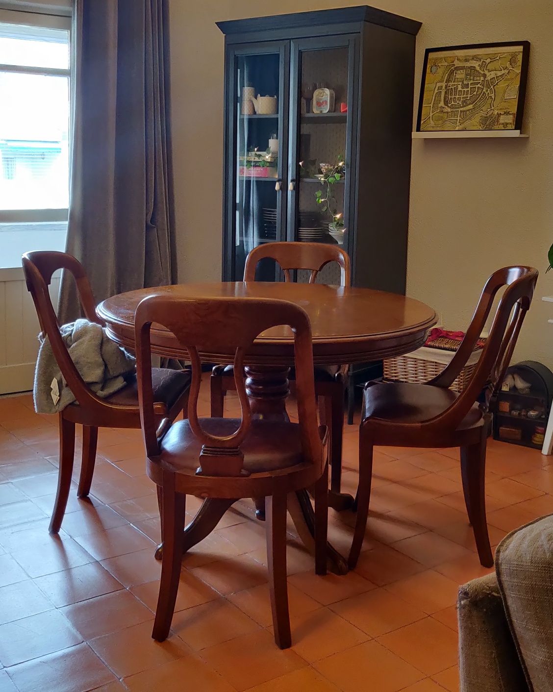 Mesa Sala Jantar redonda c/ cadeiras