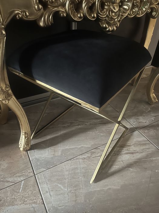 Glamour piękny taboret pufa puf stołek podnóżek czarny welurowy złoty