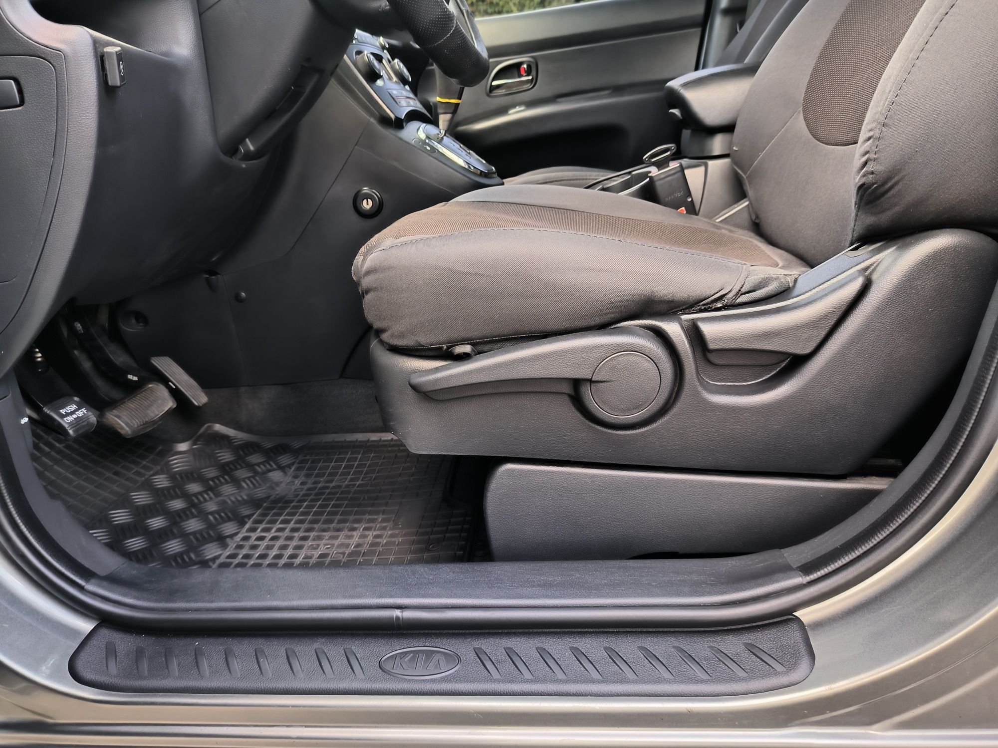 KIA CARENS 2011 газ бензин