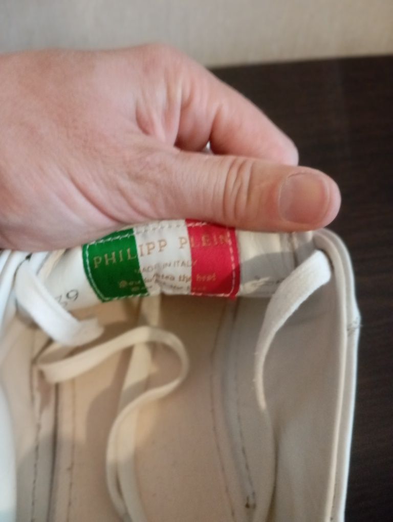 Продам кросівки Playboy x plein