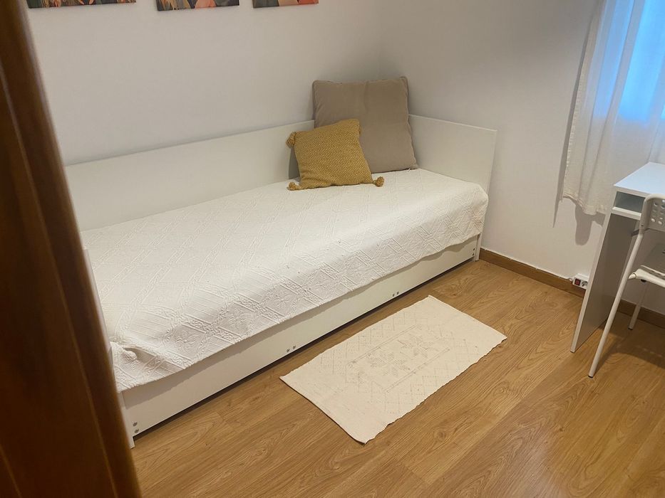 Quarto para arrendar na Encarnação (Olivais)