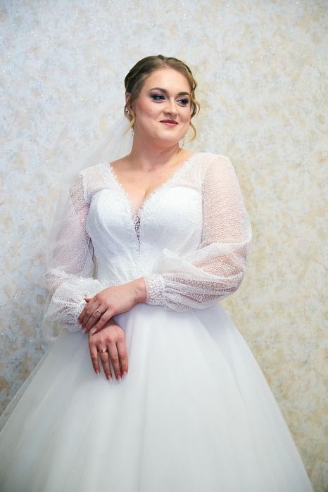 Весільна сукня довга пишна