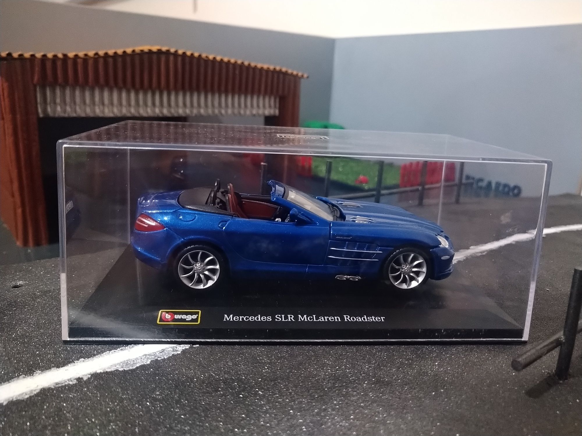 Mercedes SLR Mclaren Roadster -Bburago 1/32