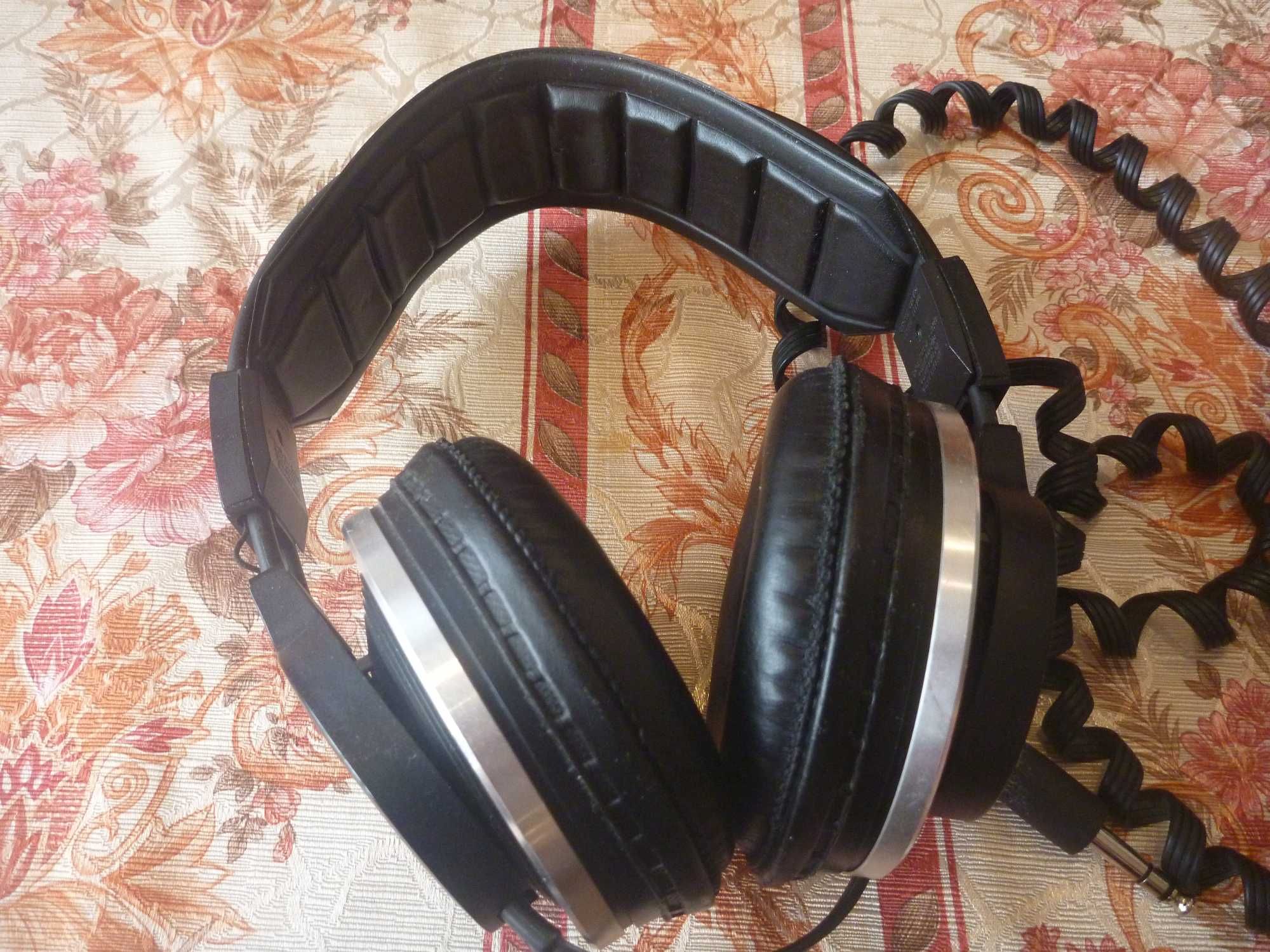 Навушники AKG K340