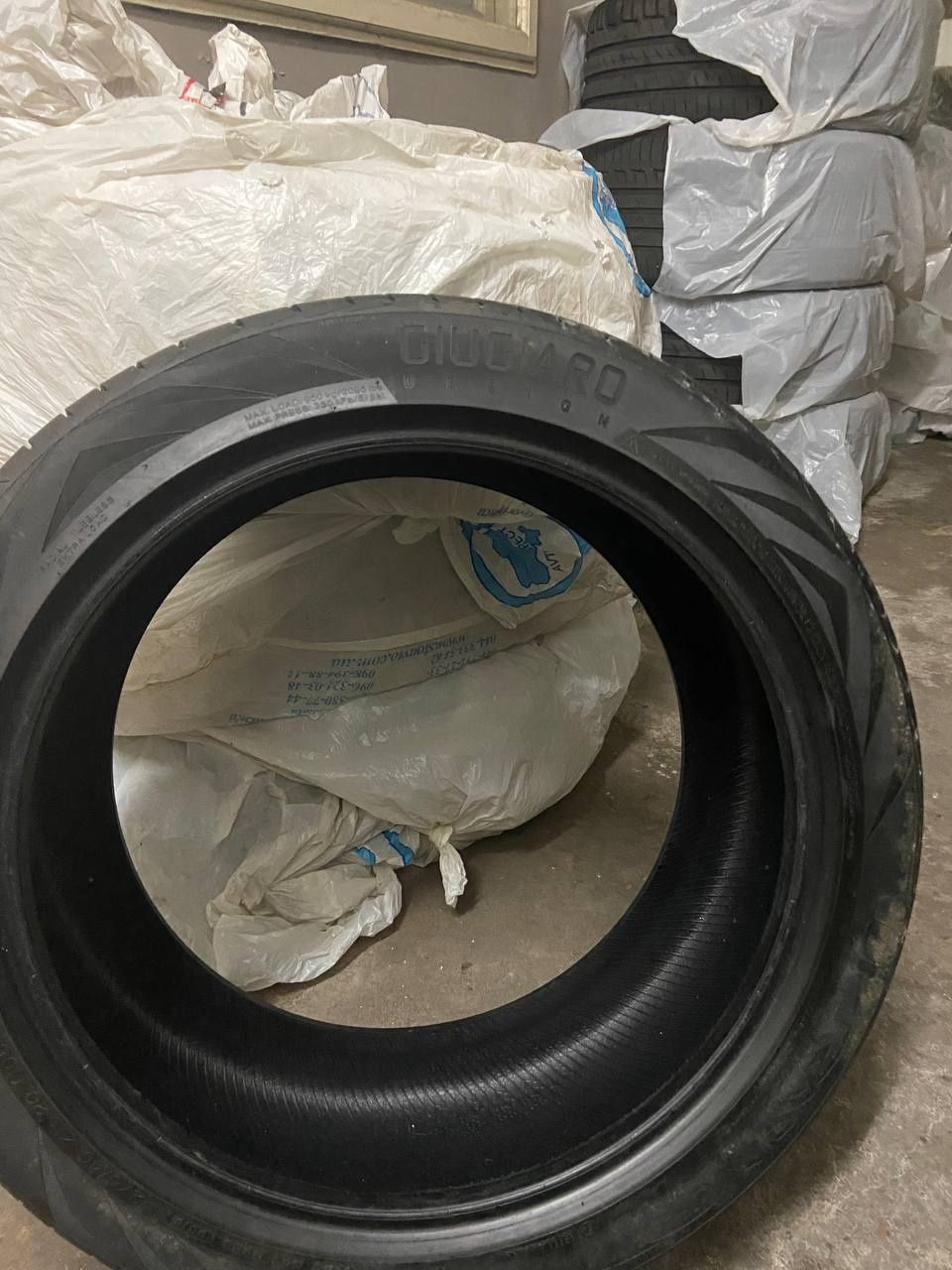 Goodyear 275/40/P20.літо