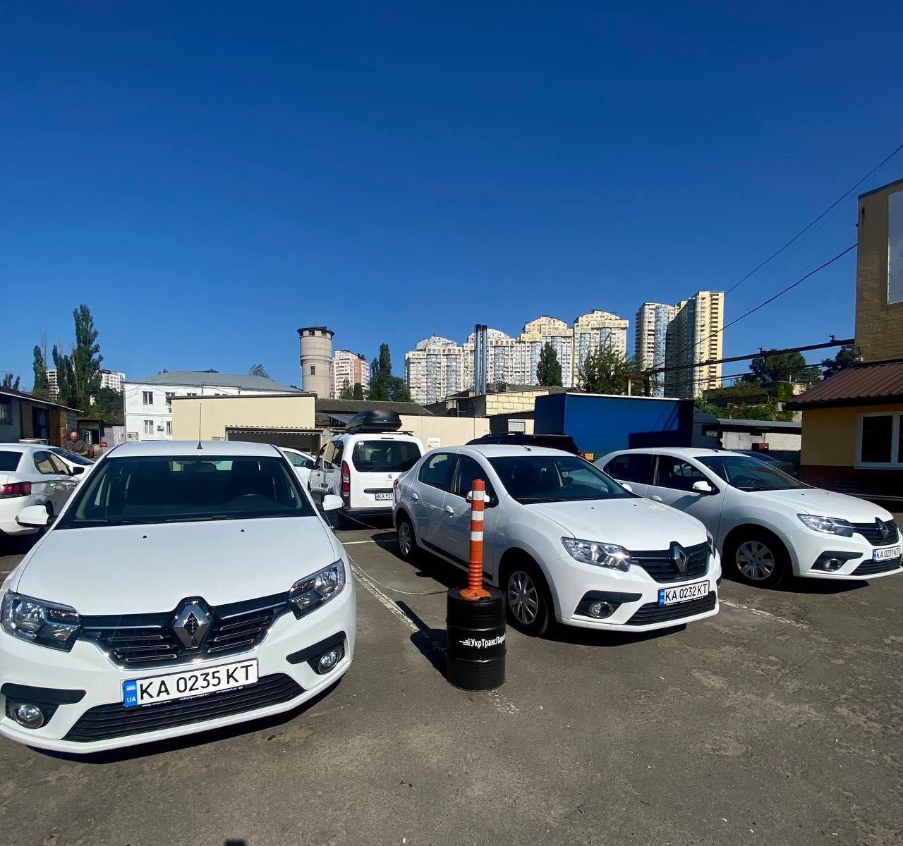 Нові авто PEUGEOT 301 та Renault Logan New в оренду під таксі