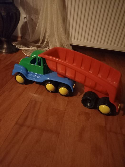 Ciężarówka z naczepą duży samochód zabawka