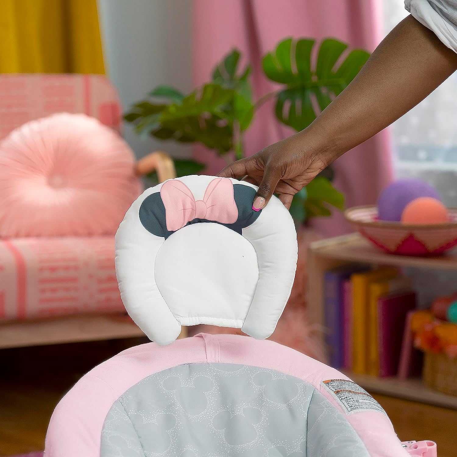 Bright Starts Disney Minnie Mouse Bouncer z uspokajającymi wibracjami