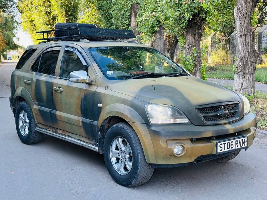 Продам kia sorento 2.5 дизель полный привод автомат