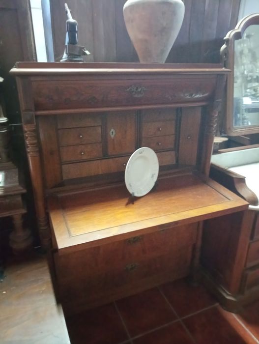 Recheio de loja de antiguidades