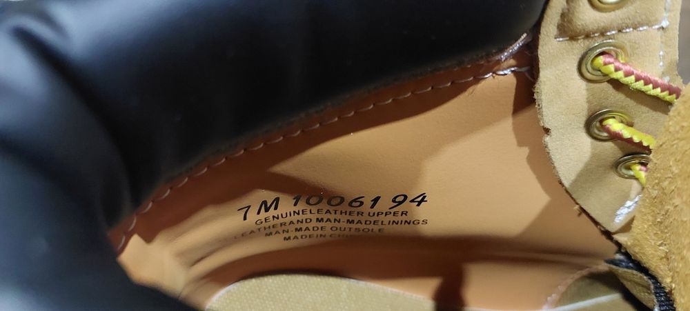 Vendo botas timberland estado  novo em caixa n 40