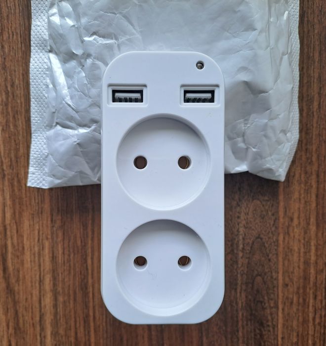 Tomada eléctrica dupla Multifuncional com 2 portas USB - Nova