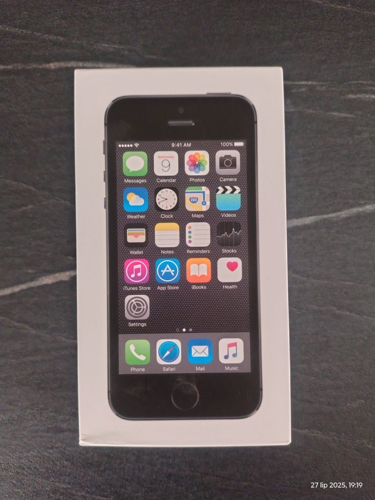 Pudełko iPhone 5S z naklejkami