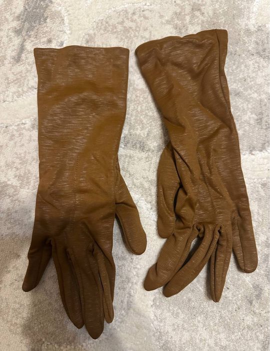 Бежевые женские перчатки