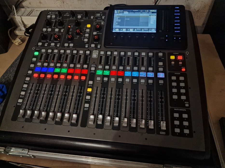 Beringher X32 Compact Case Świetny Stan