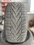 Продам шини зимові Nokian, r20
