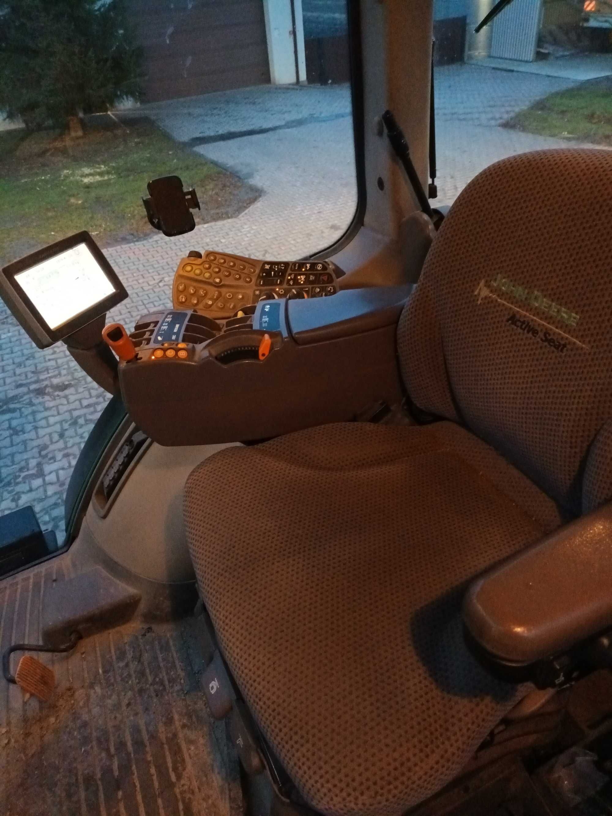 John Deere 7230R Command Quad