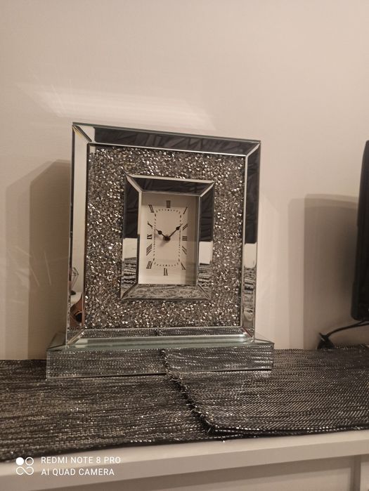 Zegar  stojący Brilliant wykonany ze szkła