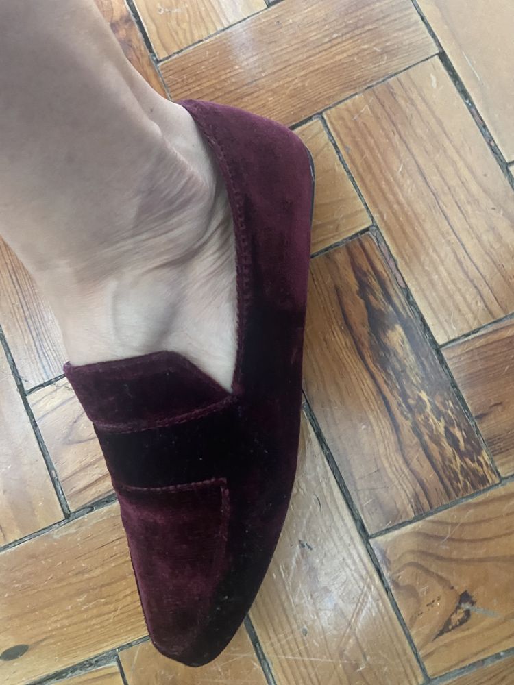 Sapatos Loafers de veludo bordeaux - ZARA