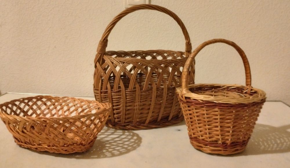 Плетені кошики різних розмірів