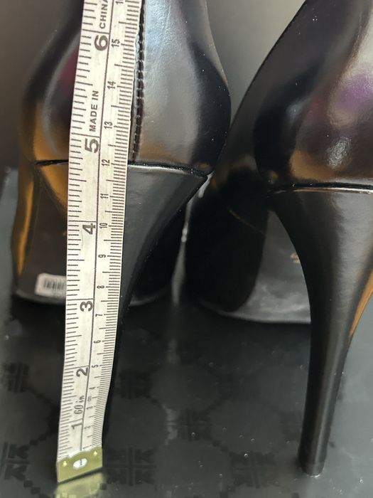 Czarne szpilki Kazar