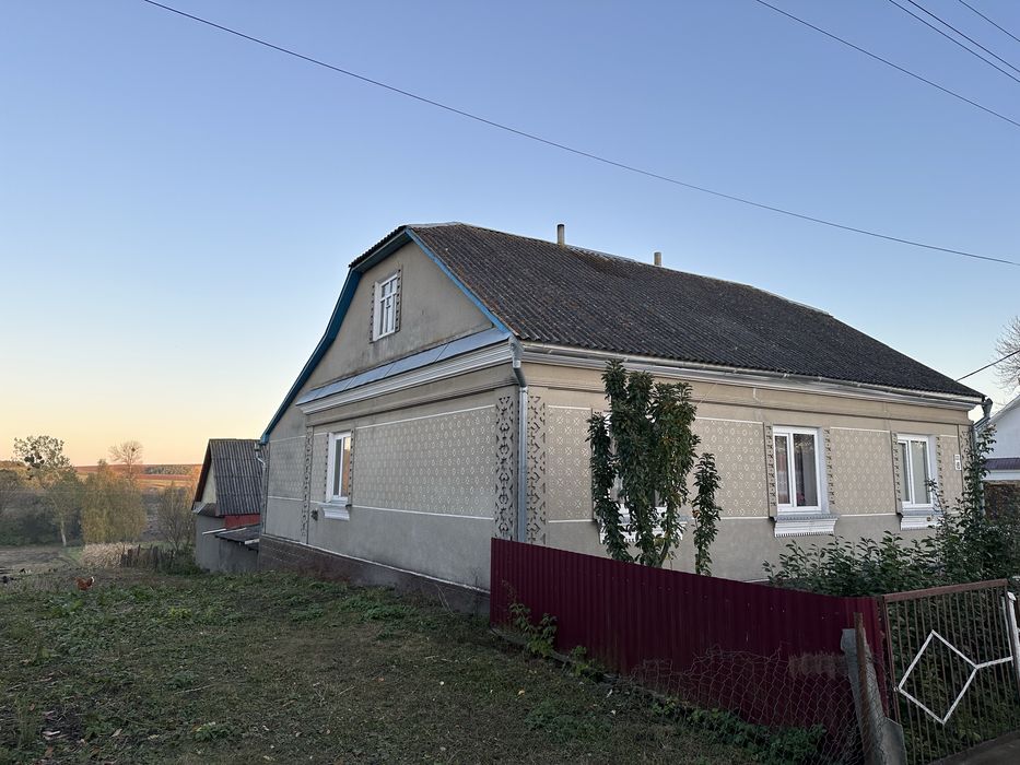 Продам житловий будинок з земельною ділянкою